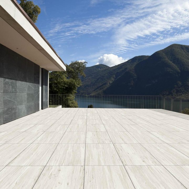 camper-exterior-suelo-madera-porcelanica-beige